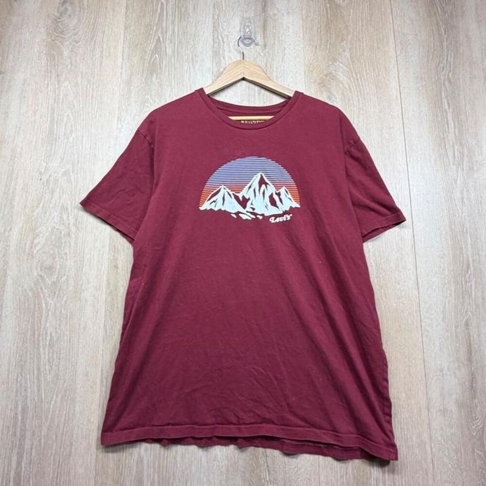 Levi-s Men's Burgundy and Red T-shirt